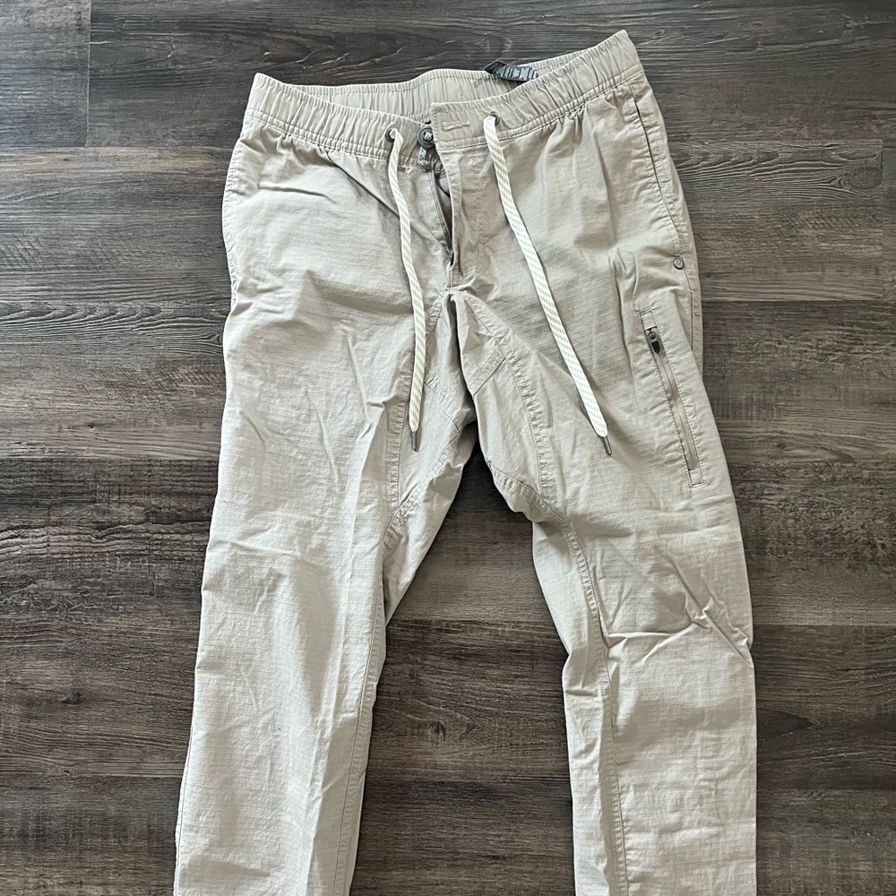 Vuori men’s pants size S